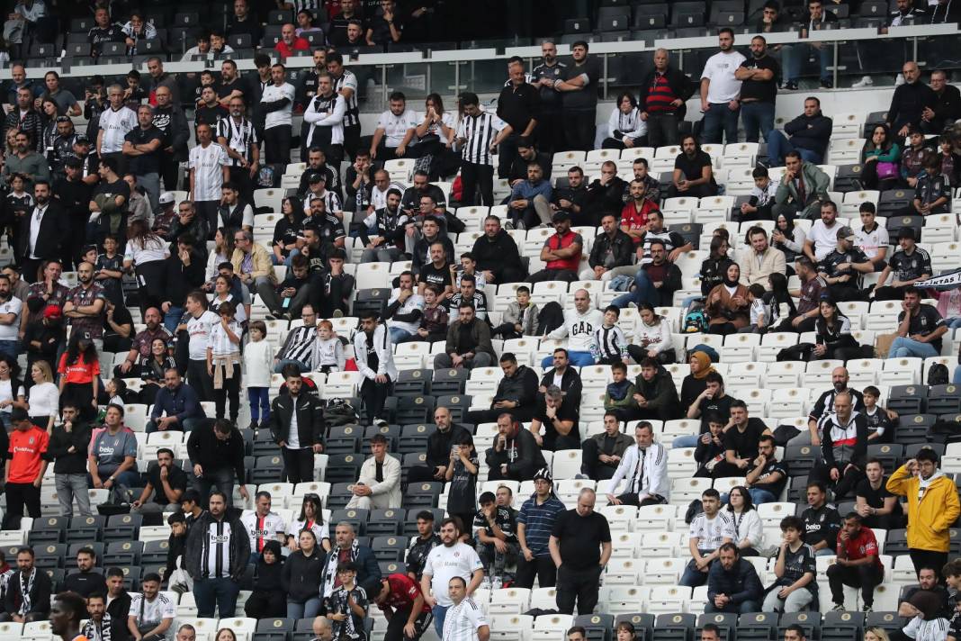 Beşiktaş Başakşehir maçı tribünlerinden muazzam kareler 6